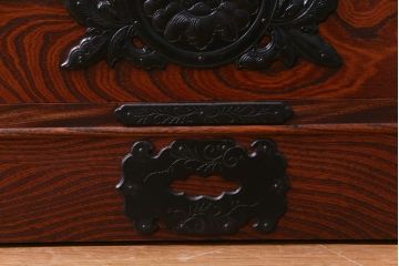 中古　岩谷堂箪笥　天板リメイク・栗無垢材　思わず目がいくダイナミックな杢目の衣装箪笥(ローボード、チェスト)