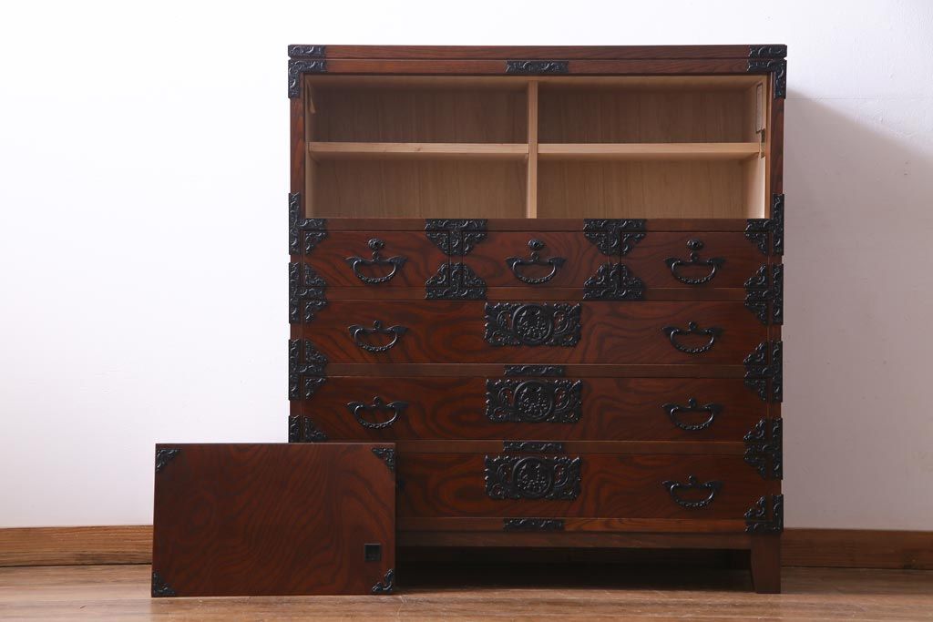 中古　国産民芸家具　桐・ケヤキ材　脚付リメイク　貫録のある佇まいの整理箪笥(和タンス)