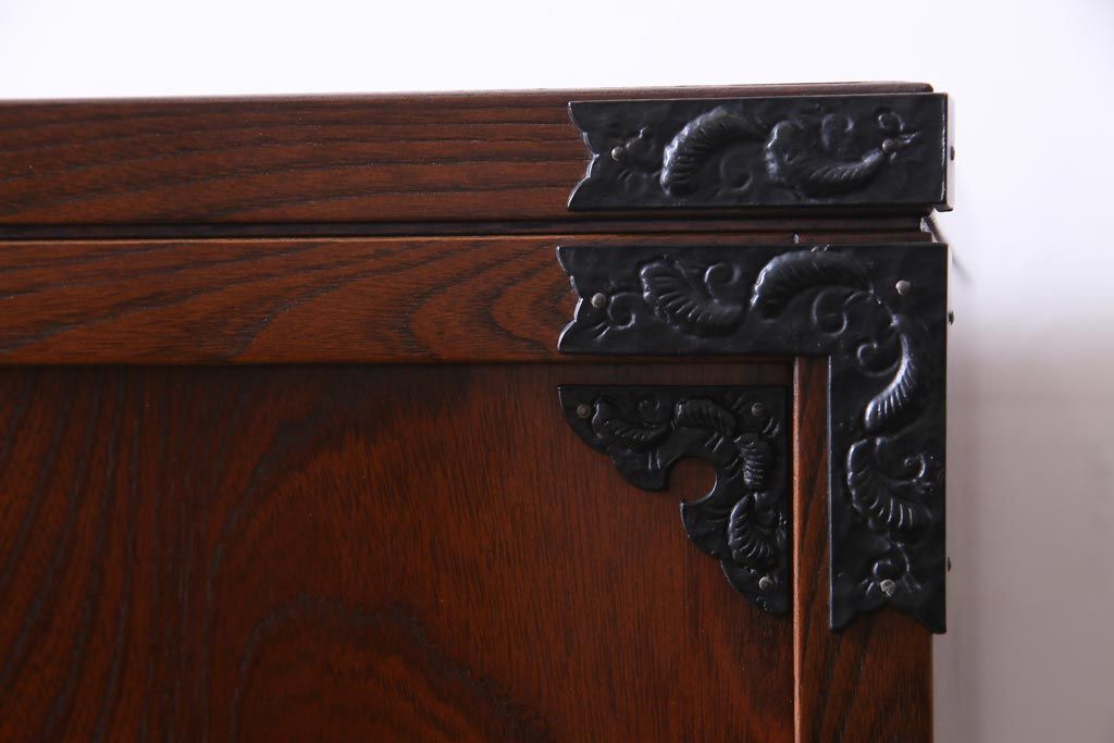 中古　国産民芸家具　桐・ケヤキ材　脚付リメイク　貫録のある佇まいの整理箪笥(和タンス)