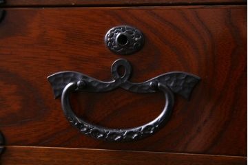 中古　国産民芸家具　桐・ケヤキ材　脚付リメイク　貫録のある佇まいの整理箪笥(和タンス)