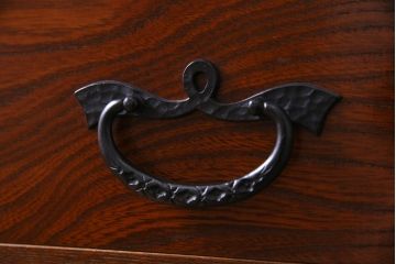 中古　国産民芸家具　桐・ケヤキ材　脚付リメイク　貫録のある佇まいの整理箪笥(和タンス)