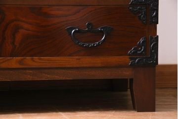 中古　国産民芸家具　桐・ケヤキ材　脚付リメイク　貫録のある佇まいの整理箪笥(和タンス)