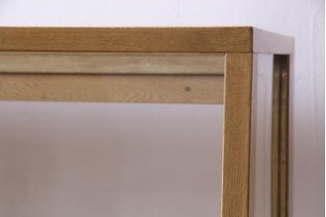 レトロ家具　昭和中期　ナラ材　台形　レトロな佇まいが魅力的なガラスケース(ショーケース、飾り棚、陳列棚)