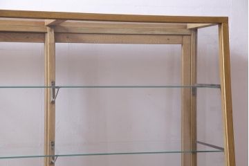 レトロ家具　昭和中期　ナラ材　台形　レトロな佇まいが魅力的なガラスケース(ショーケース、飾り棚、陳列棚)