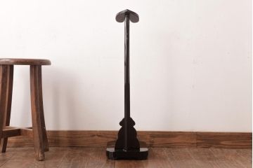 アンティーク雑貨　和製アンティーク　蒔絵　山水図　気品漂う木製刀掛け(太刀掛け)