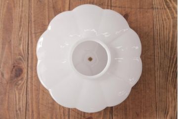 昭和レトロ　タッセル(飾り房)付き　梅の形をしたシェードが注目を集める天井照明(吊り下げ照明)