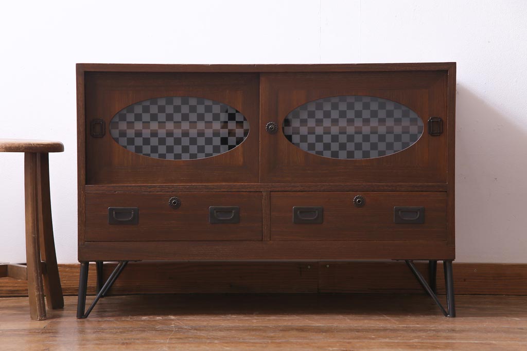 リメイク家具　桐材　当店オリジナルガラス　レトロな雰囲気溢れる鉄脚付き箪笥ローボード(テレビボード、収納棚、リビングボード)