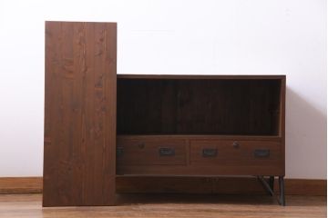 リメイク家具　桐材　当店オリジナルガラス　レトロな雰囲気溢れる鉄脚付き箪笥ローボード(テレビボード、収納棚、リビングボード)