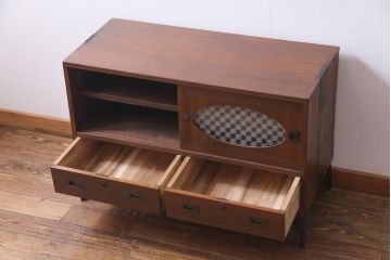 リメイク家具　桐材　当店オリジナルガラス　レトロな雰囲気溢れる鉄脚付き箪笥ローボード(テレビボード、収納棚、リビングボード)