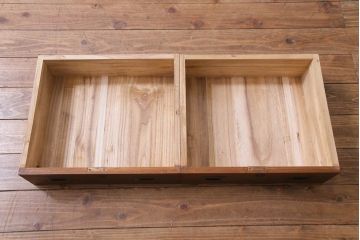 リメイク家具　桐材　当店オリジナルガラス　レトロな雰囲気溢れる鉄脚付き箪笥ローボード(テレビボード、収納棚、リビングボード)