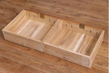 リメイク家具　桐材　当店オリジナルガラス　レトロな雰囲気溢れる鉄脚付き箪笥ローボード(テレビボード、収納棚、リビングボード)