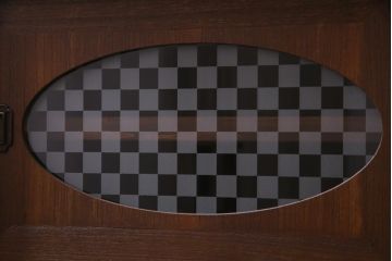 リメイク家具　桐材　当店オリジナルガラス　レトロな雰囲気溢れる鉄脚付き箪笥ローボード(テレビボード、収納棚、リビングボード)