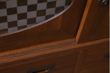 リメイク家具　桐材　当店オリジナルガラス　レトロな雰囲気溢れる鉄脚付き箪笥ローボード(テレビボード、収納棚、リビングボード)