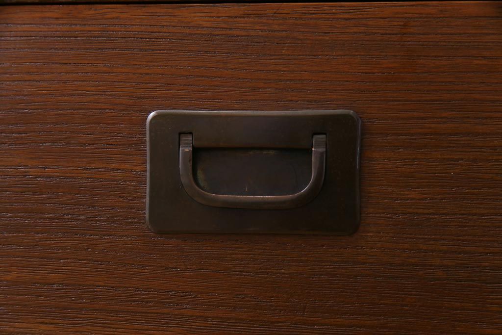 リメイク家具　桐材　当店オリジナルガラス　レトロな雰囲気溢れる鉄脚付き箪笥ローボード(テレビボード、収納棚、リビングボード)