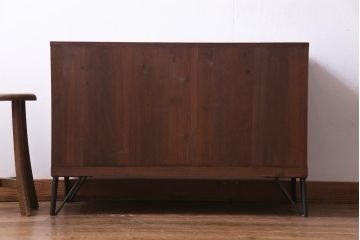 リメイク家具　桐材　当店オリジナルガラス　レトロな雰囲気溢れる鉄脚付き箪笥ローボード(テレビボード、収納棚、リビングボード)