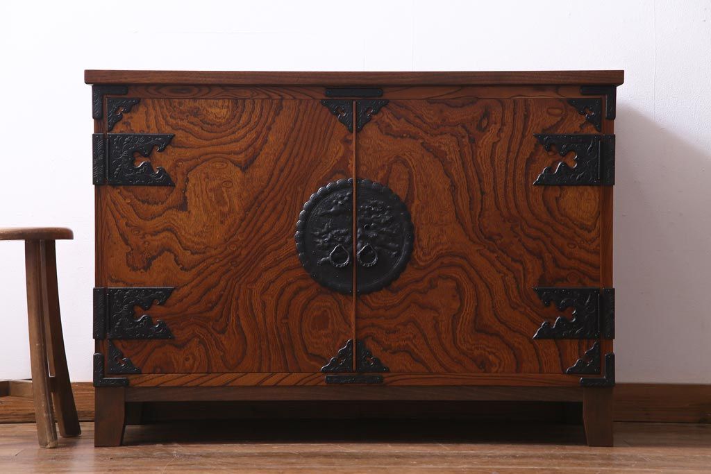 リメイク家具　伝統民芸　岩谷堂箪笥　寝室でもリビングでも活躍する脚付きローボード