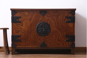 リメイク家具　伝統民芸　岩谷堂箪笥　寝室でもリビングでも活躍する脚付きローボード