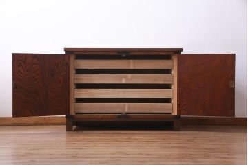 リメイク家具　伝統民芸　岩谷堂箪笥　寝室でもリビングでも活躍する脚付きローボード