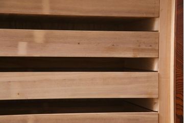 リメイク家具　伝統民芸　岩谷堂箪笥　寝室でもリビングでも活躍する脚付きローボード