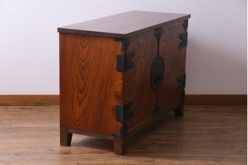 リメイク家具　伝統民芸　岩谷堂箪笥　寝室でもリビングでも活躍する脚付きローボード