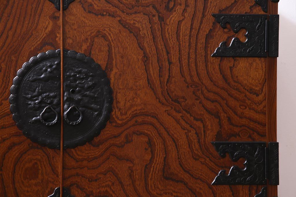 リメイク家具　伝統民芸　岩谷堂箪笥　寝室でもリビングでも活躍する脚付きローボード