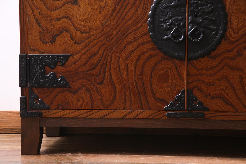 リメイク家具　伝統民芸　岩谷堂箪笥　寝室でもリビングでも活躍する脚付きローボード