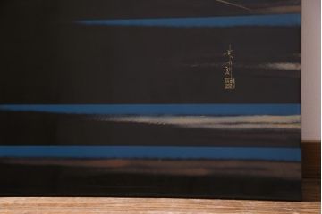 中古　日展作家　加治武　大作　輪島塗　沈金　翔鶴図　透けるような繊細さと躍動感が目を引く衝立(つい立て)