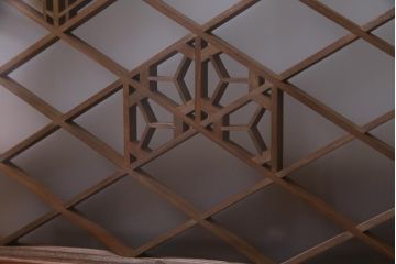 昭和中期　桜亀甲文様　両面ガラス入り　繊細な組子のデザインが美しい欄間(明り取り、ディスプレイ)(1)