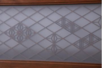 昭和中期　桜亀甲文様　両面ガラス入り　繊細な組子のデザインが美しい欄間(明り取り、ディスプレイ)(1)