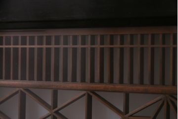 昭和中期　両面ガラス入り　漆塗りのフレームに繊細な組子が映える欄間(明り取り、ディスプレイ)