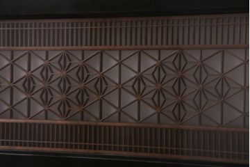 昭和中期　両面ガラス入り　漆塗りのフレームに繊細な組子が映える欄間(明り取り、ディスプレイ)