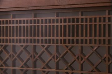 昭和中期　漆塗り　角麻と格子の模様がモダンな組子欄間(明かり取り、明り取り)