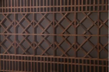 昭和中期　漆塗り　角麻と格子の模様がモダンな組子欄間(明かり取り、明り取り)