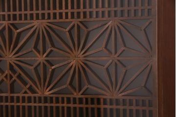 昭和中期　漆塗り　角麻と格子の模様がモダンな組子欄間(明かり取り、明り取り)