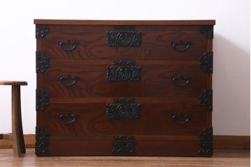 中古　国産民芸家具　桐・ケヤキ材　天板リメイク　貫録のある佇まいの衣装箪笥(和タンス、桐箪笥、桐たんす)