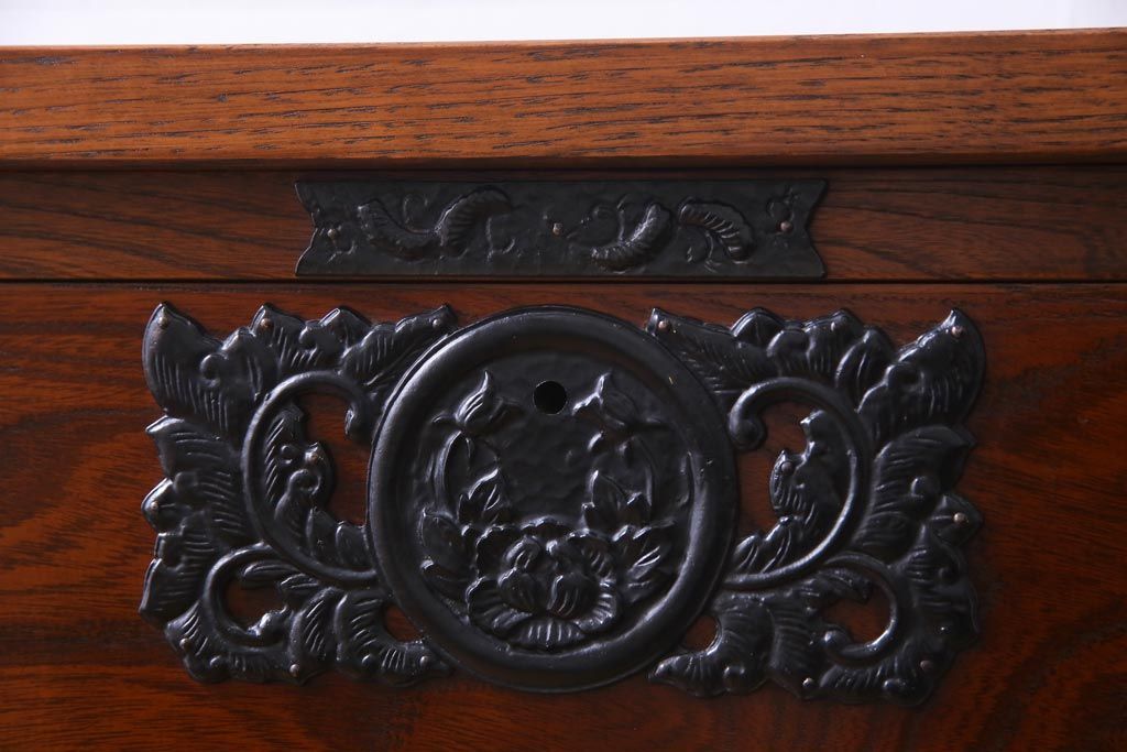 中古　国産民芸家具　桐・ケヤキ材　天板リメイク　貫録のある佇まいの衣装箪笥(和タンス、桐箪笥、桐たんす)