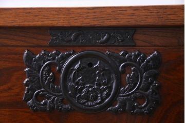 中古　国産民芸家具　桐・ケヤキ材　天板リメイク　貫録のある佇まいの衣装箪笥(和タンス、桐箪笥、桐たんす)