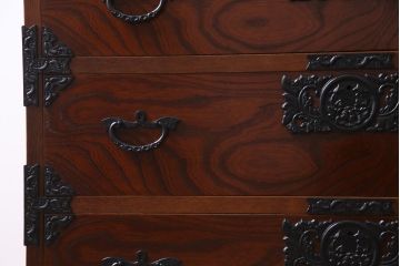 中古　国産民芸家具　桐・ケヤキ材　天板リメイク　貫録のある佇まいの衣装箪笥(和タンス、桐箪笥、桐たんす)