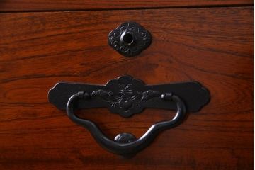 中古美品　トップクラスの上手物!本漆塗りの仙台箪笥(衣装箪笥、引き出し)(定価約98万円)