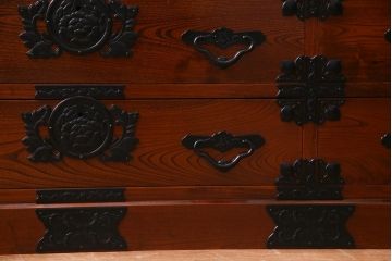 中古美品　トップクラスの上手物!本漆塗りの仙台箪笥(衣装箪笥、引き出し)(定価約98万円)