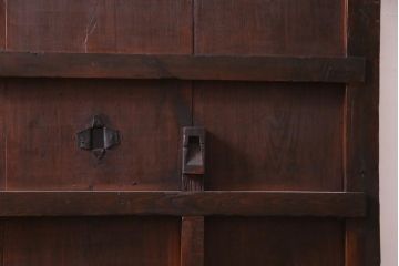 和製アンティーク　総ヒノキ材　味のある風合いが趣溢れる明治期の蔵戸(引き戸、玄関戸)