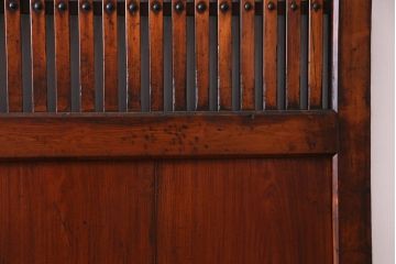 和製アンティーク　総ヒノキ材　味のある風合いが趣溢れる明治期の蔵戸(引き戸、玄関戸)