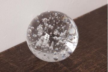 アンティーク雑貨　イギリス　球体　幻想的な気泡ガラスのペーパーウエイト(ディスプレイ、重し)