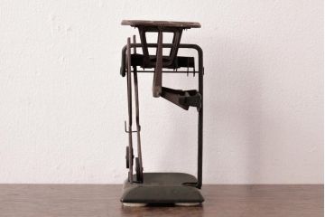 アンティーク雑貨　フランスアンティーク　金属製　BILATERAL　シャビーな風合いが魅力の小振りなレタースケール