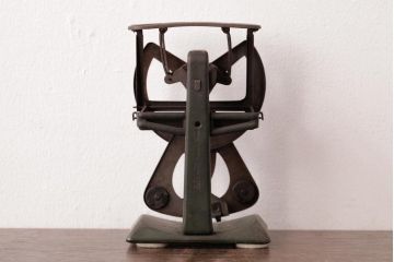 アンティーク雑貨　フランスアンティーク　金属製　BILATERAL　シャビーな風合いが魅力の小振りなレタースケール