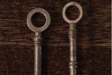 アンティーク雑貨　フランスアンティーク　味のある風合いが魅力の古いキー2本セット(鍵、カギ)(R-035475)