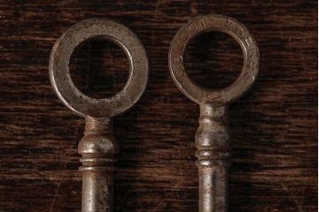 アンティーク雑貨　フランスアンティーク　味のある風合いが魅力の古いキー2本セット(鍵、カギ)(R-035475)