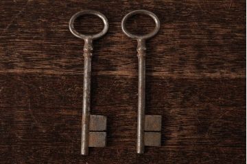 アンティーク雑貨　フランスアンティーク　味のある風合いが魅力の古いキー2本セット(鍵、カギ)(R-035477)