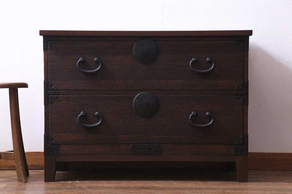 アンティーク家具　和製アンティーク　前面桐材　リメイク　傷が味わい深い脚付き箪笥リビングボード(アンティークチェスト、引き出し、桐箪笥、桐たんす)