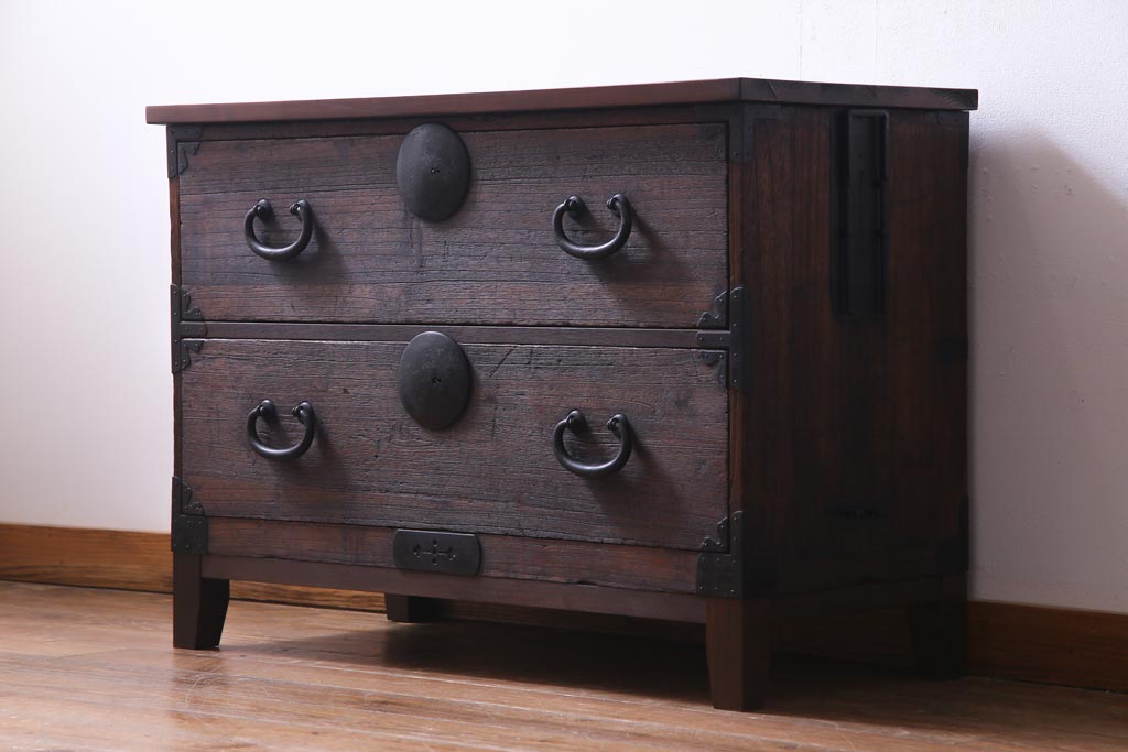 アンティーク家具　和製アンティーク　前面桐材　リメイク　傷が味わい深い脚付き箪笥リビングボード(アンティークチェスト、引き出し、桐箪笥、桐たんす)